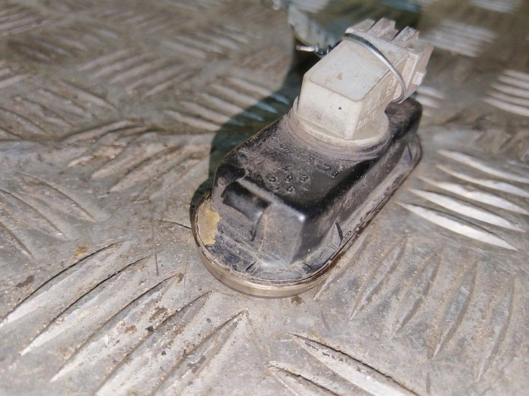 Повторитель передний левый 78DYAS Volkswagen Passat купить в магазине запчастей бу