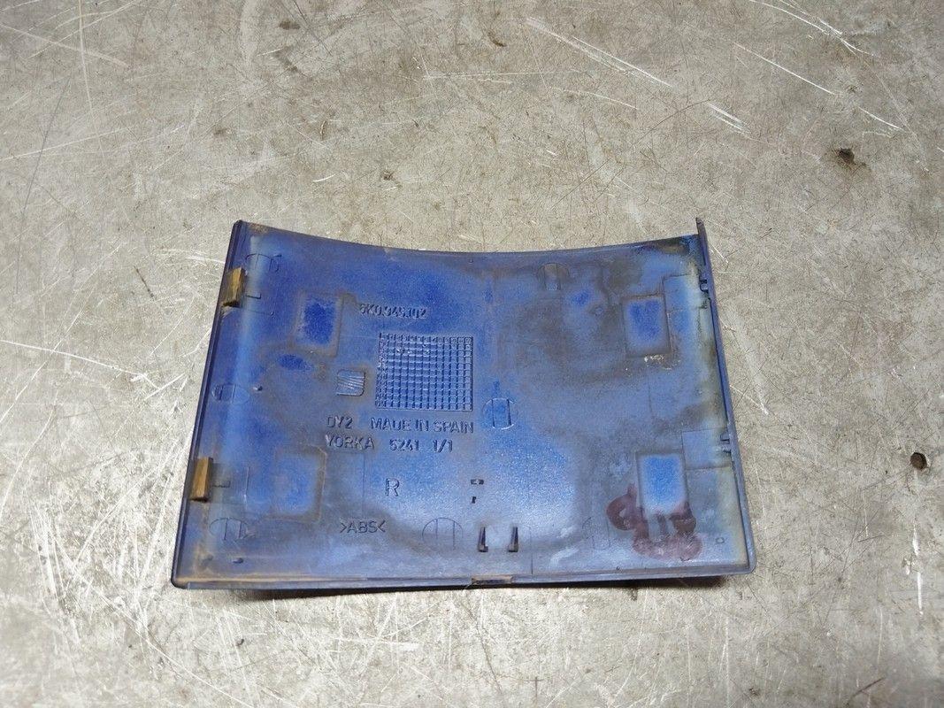 Накладка под фонарь правый 2ZVO6A Seat Cordoba купить