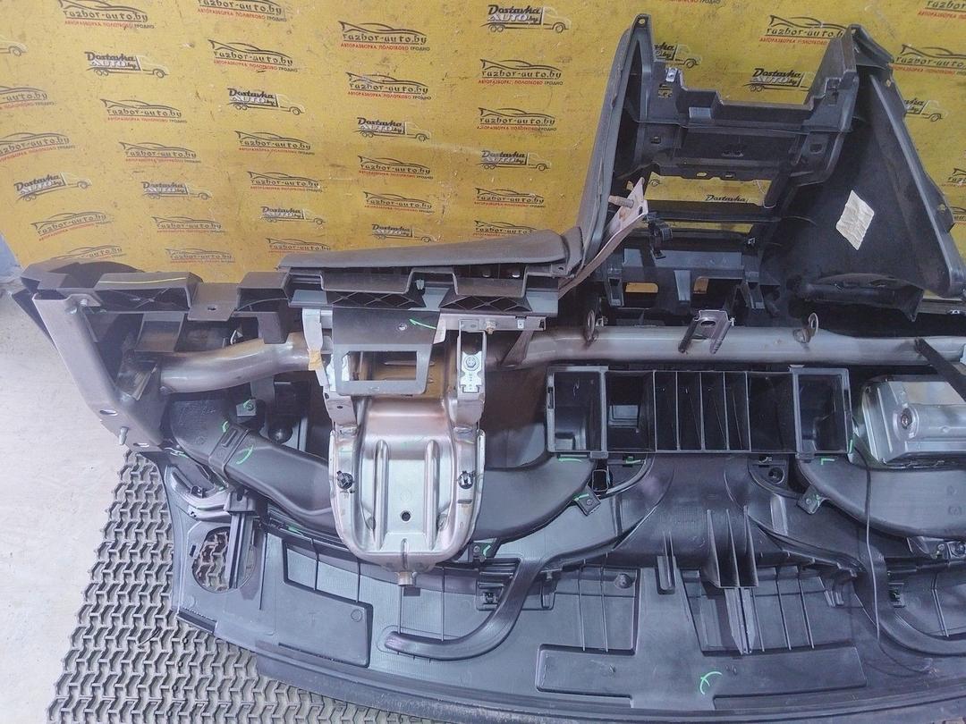 Панель передняя салона (торпедо) JNZM79 Peugeot 407 undefined
