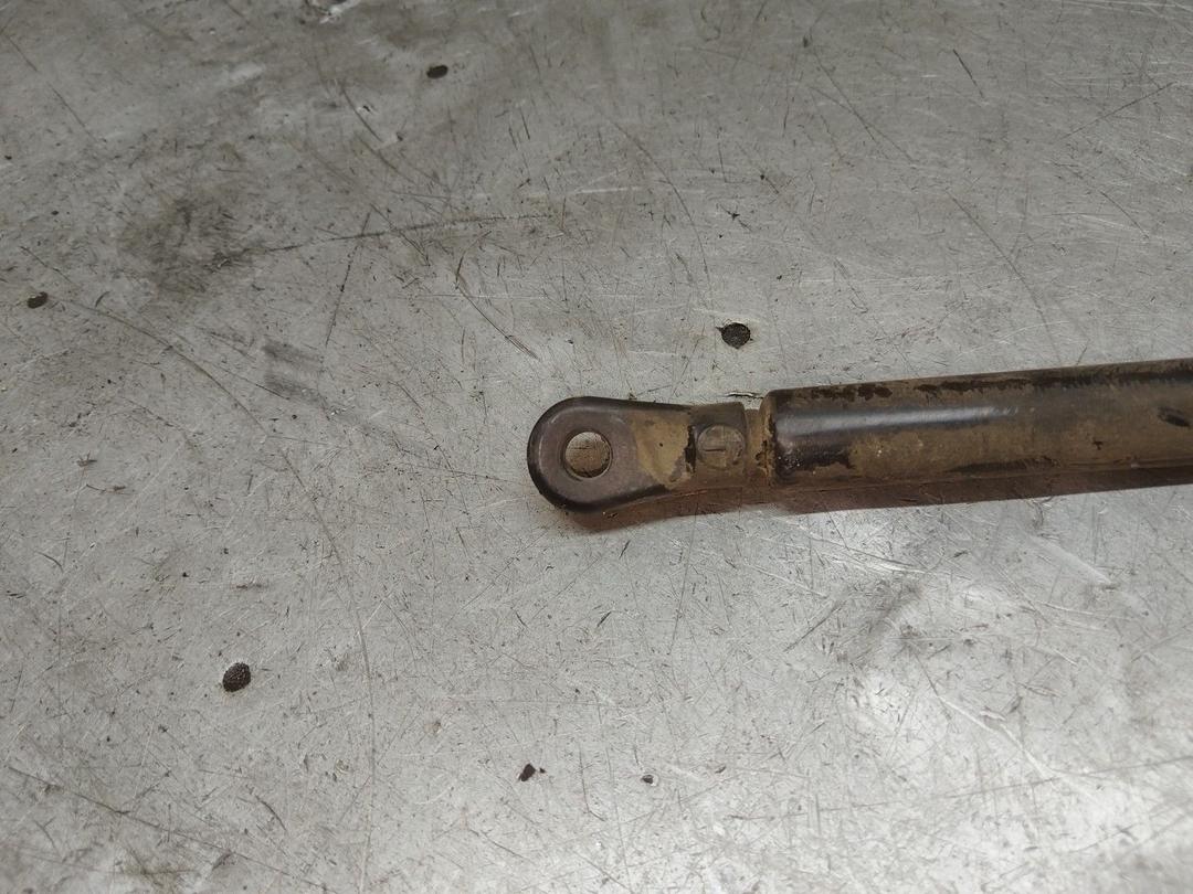 Амортизатор капота NPUXB2 Audi A4 - Фото 3