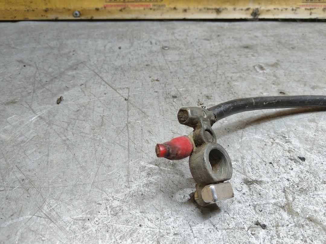 Клемма аккумулятора плюс 77HKI7 Seat Toledo купить в магазине запчастей бу