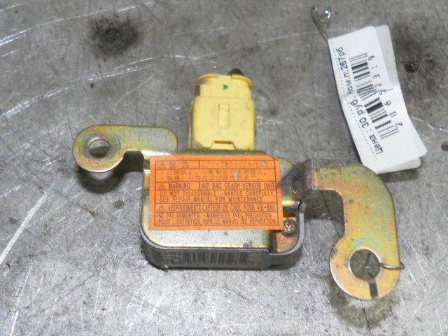 Датчик удара PZM3F6 Mazda 323F - Фото 5