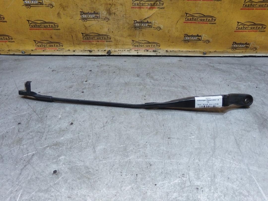 Щеткодержатель (поводок стеклоочистителя, дворник) 75R0I0 Volkswagen Passat