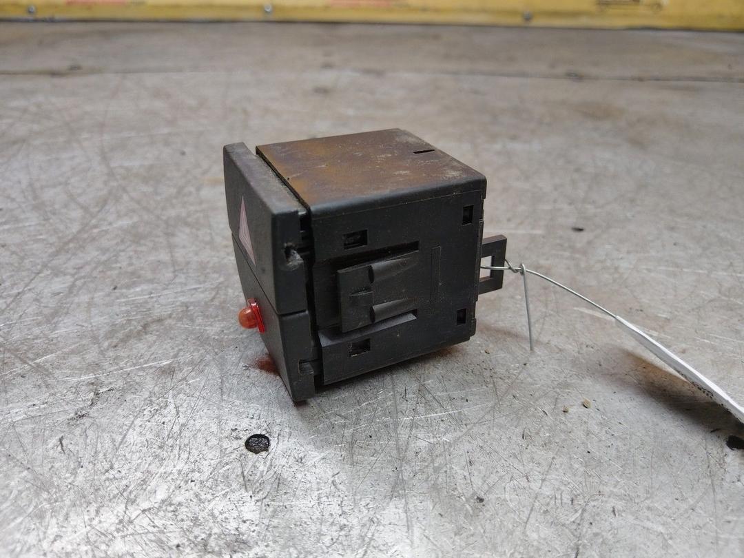 Кнопка аварийной сигнализации BF4LVX Opel Meriva купить с доставкой. Огромный выбор запчастей и марок авто. У нас есть практически все.