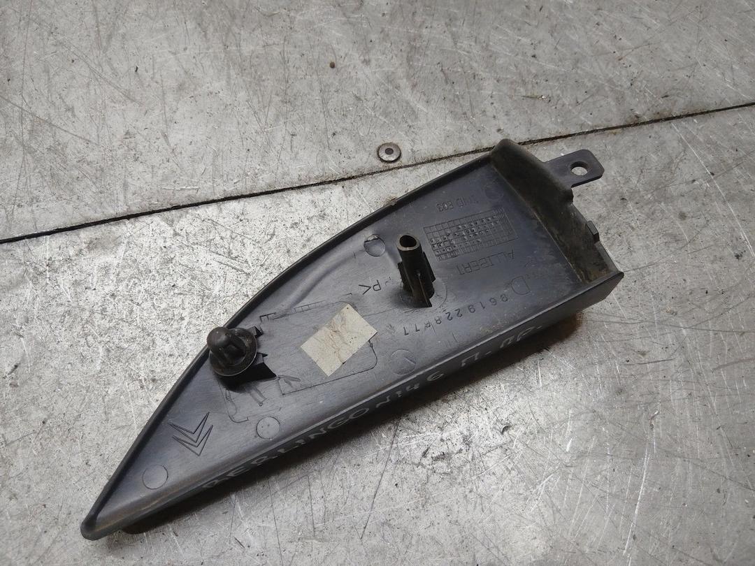 Накладка двери передней правой 4M5CEB Citroen Berlingo купить