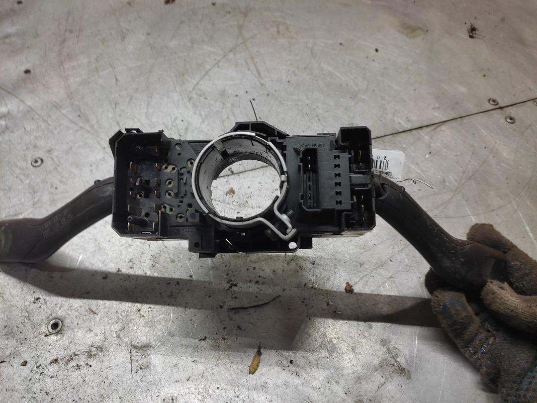 Переключатель подрулевой (стрекоза) ZQU1GO Audi A3 купить в магазине запчастей бу