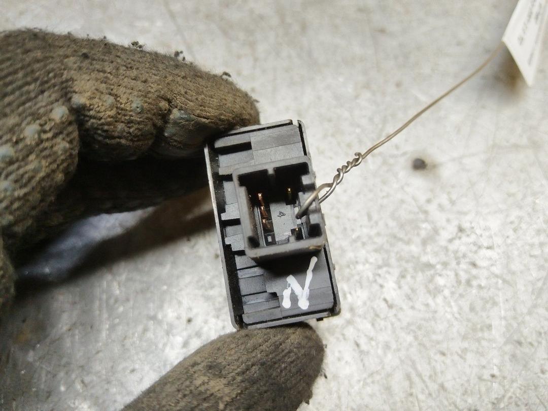 Кнопка центрального замка 6I746D Mazda Premacy - Фото 3