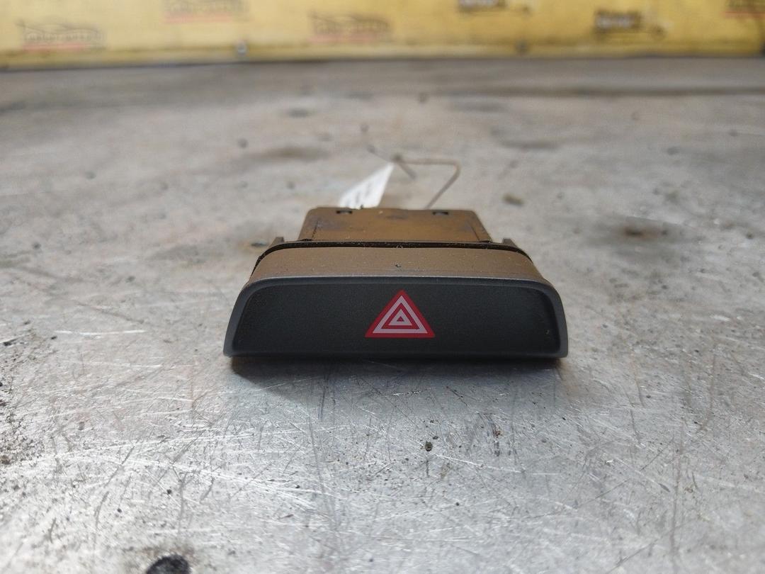 Кнопка аварийной сигнализации 09D3U1 Kia Sportage