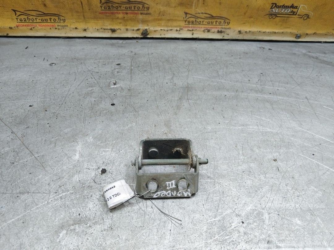 Петля крышки багажника 5YVHFK Ford Mondeo