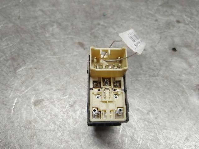 Кнопка стеклоподъемника переднего правого 61LC37 Hyundai Trajet купить с доставкой