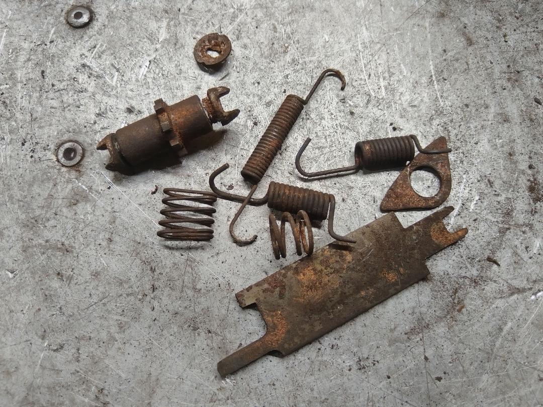 Механизм развода задних тормозных колодок правый IQ3KAM Subaru Forester - Фото 1