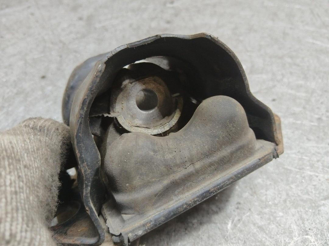 Подушка крепления двигателя 5IJ18B Renault Kangoo купить на авторазборке