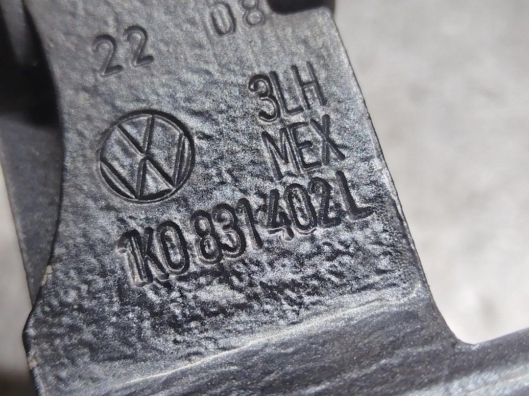 Петля двери передней правой X1R7IX Volkswagen Jetta - Фото 4