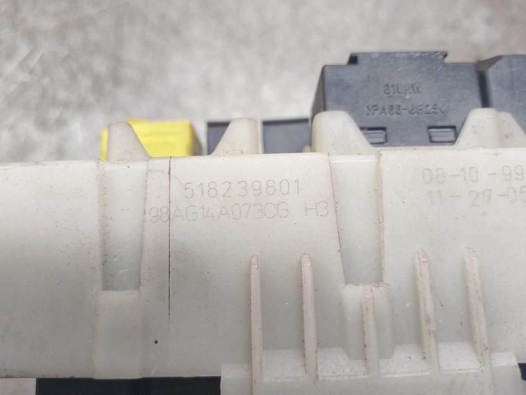 Блок предохранителей 42CE6K Ford Focus - Фото 3