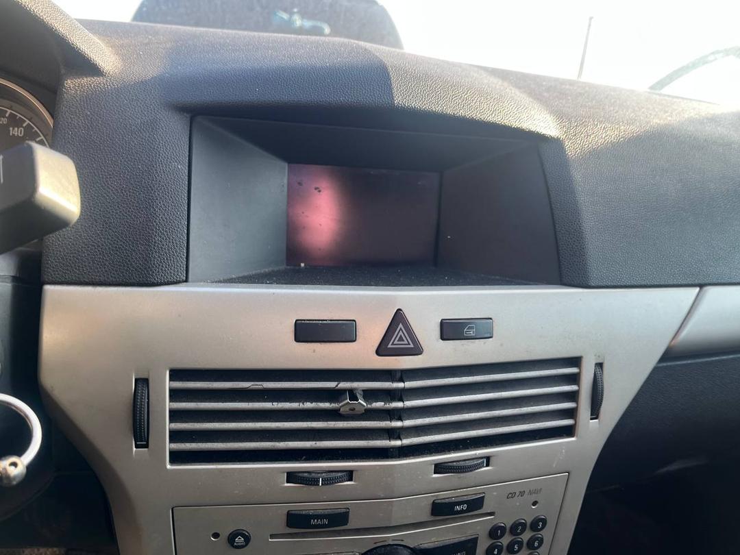 Дисплей IU3M2Z Opel Astra