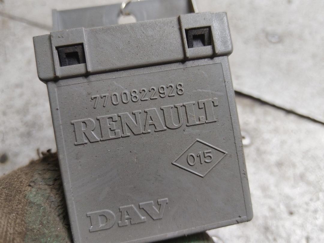 Блок управления стеклоподъемниками G4ZMFY Renault Espace купить в магазине запчастей бу