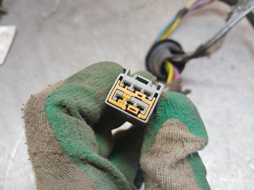 Проводка двери задней правой L7O56R Volvo V70 - Фото 3