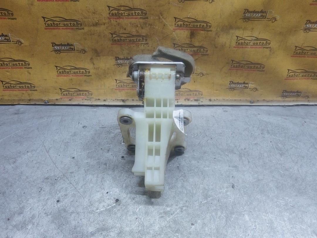 Кулиса X1U4BG Mitsubishi Grandis купить на авторазборке