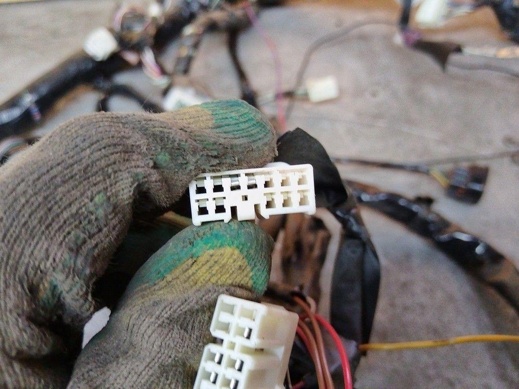 Проводка салона AQ2K7U Toyota Avensis Verso undefined