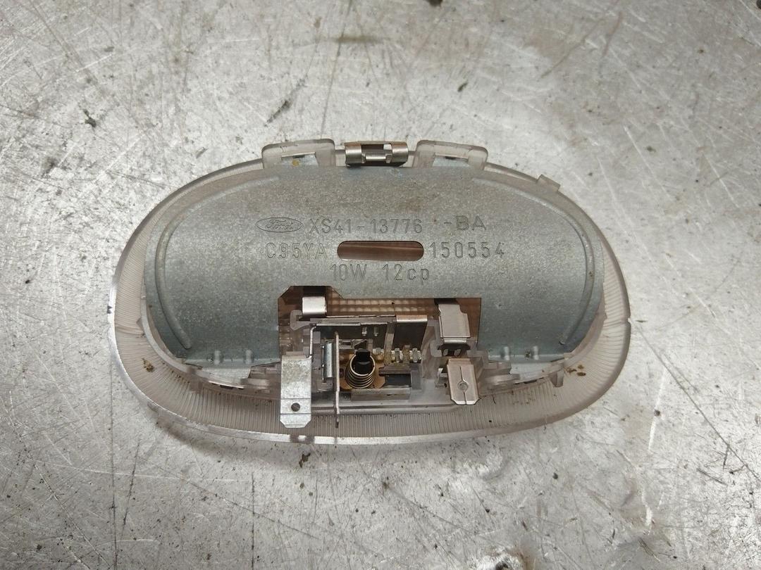 Фонарь салона (плафон) 2YV230 Ford Focus купить на авторазборке