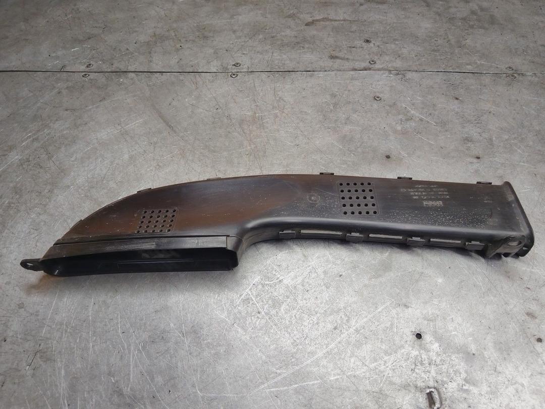 Воздухозаборник 8CUAW8 Ford Fusion