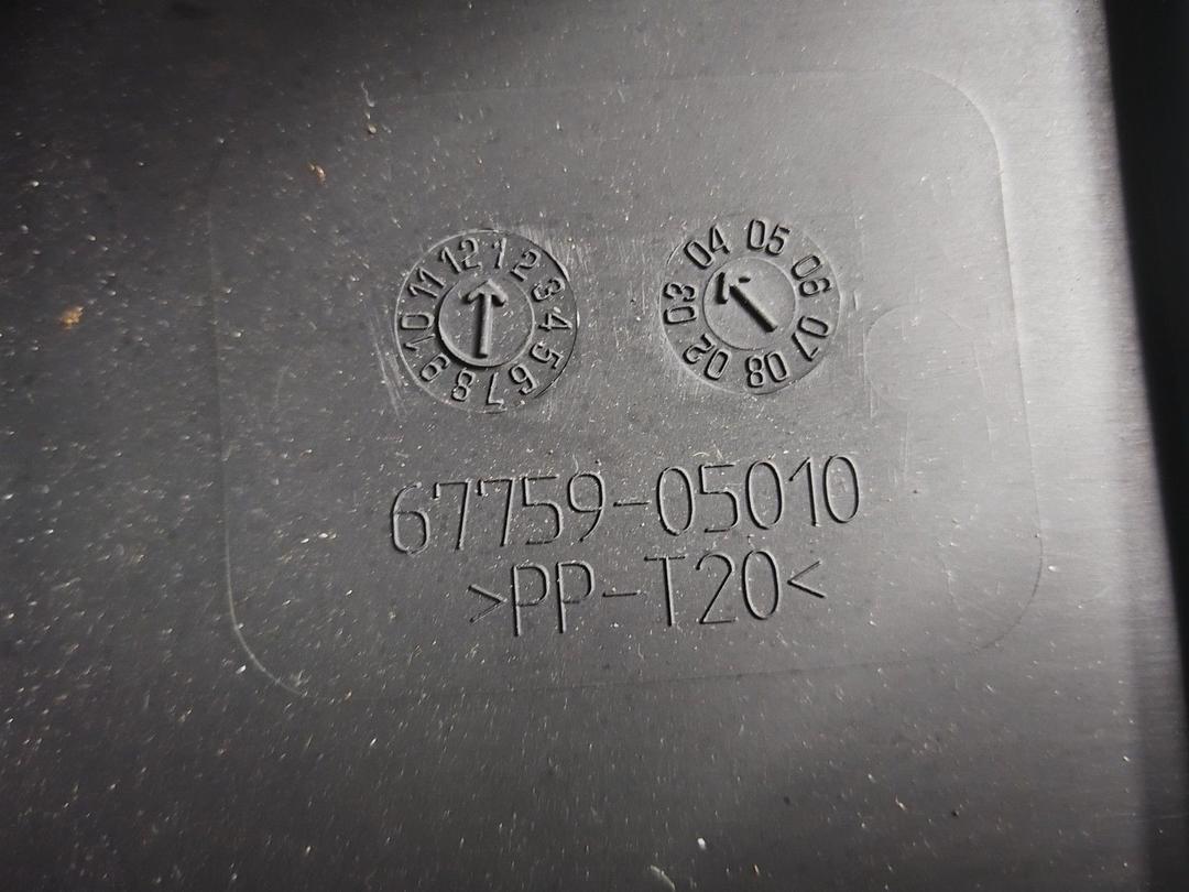 Обшивка крышки багажника F3MQE4 Toyota Avensis купить на авторазборке