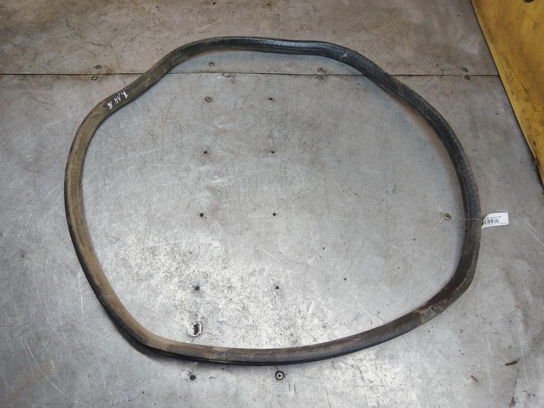 Уплотнитель стекла задней левой двери  SNL156 Peugeot Partner - Фото 1