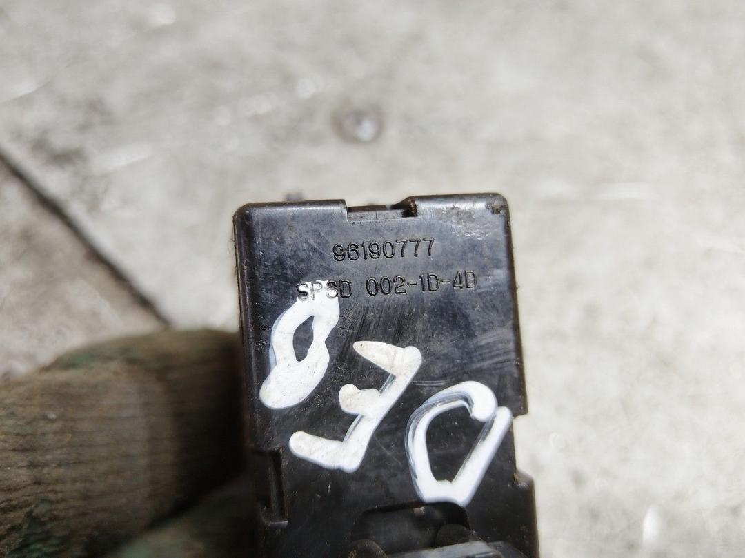 Кнопка стеклоподъемника переднего правого I9OVYL Daewoo Nubira купить в магазине запчастей бу