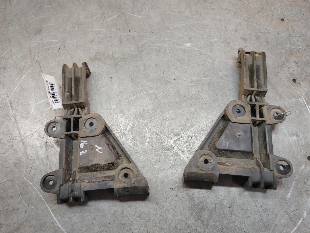 Кронштейн крепления бампера переднего PV36VF Audi 80 купить в магазине запчастей бу