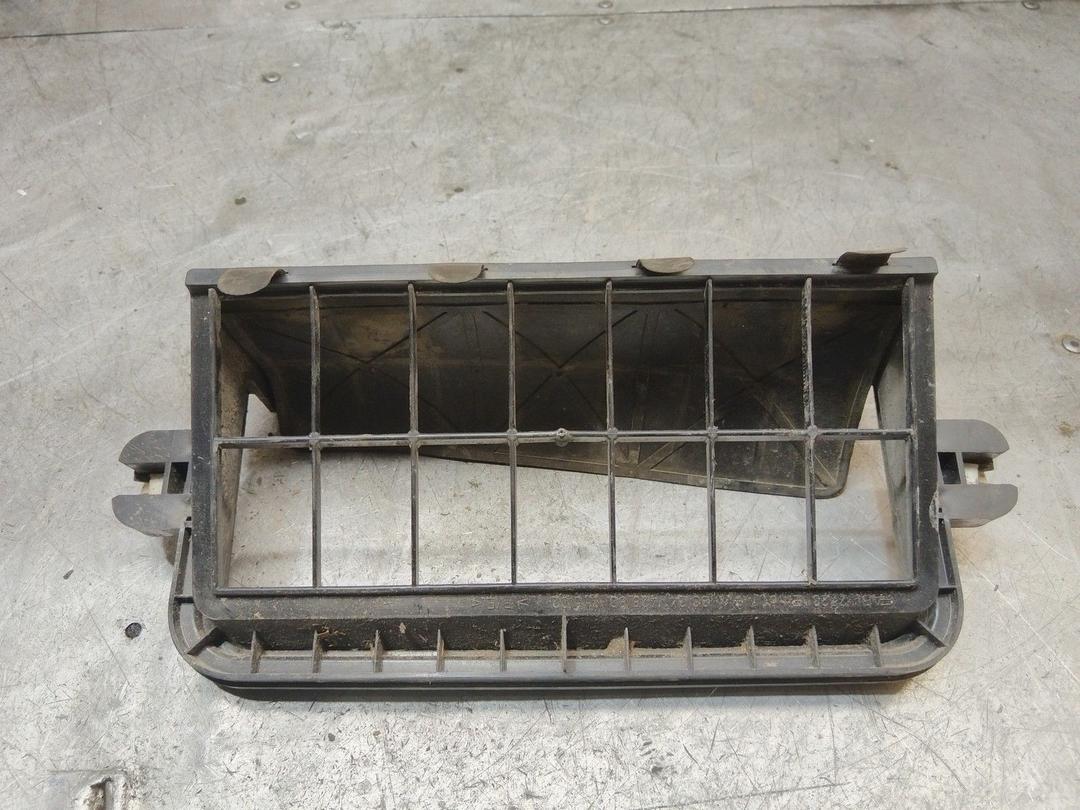 Решетка вентиляции кузова C6H9RQ Peugeot 406 - Фото 1