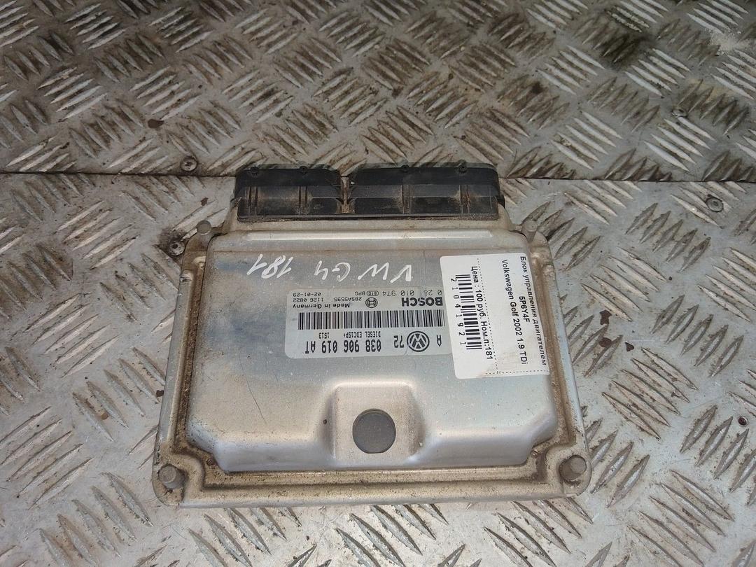 Блок управления двигателем 5P6Y4F Volkswagen Golf