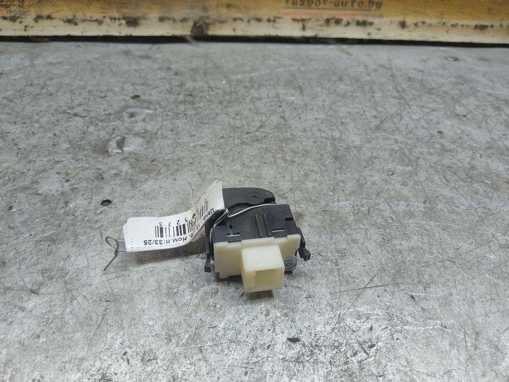 Кнопка стеклоподъемника заднего левого UXQYBZ Toyota Avensis - Фото 3