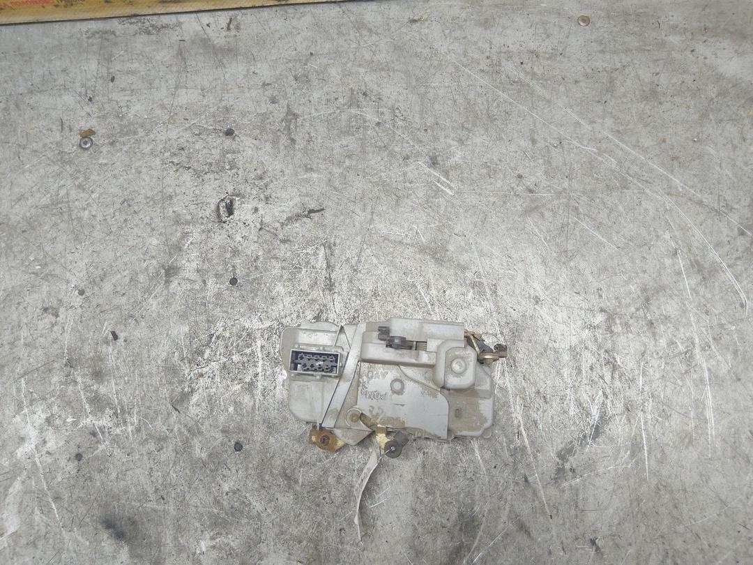 Замок двери передней правой 92RIT7 Peugeot 406 - Фото 2