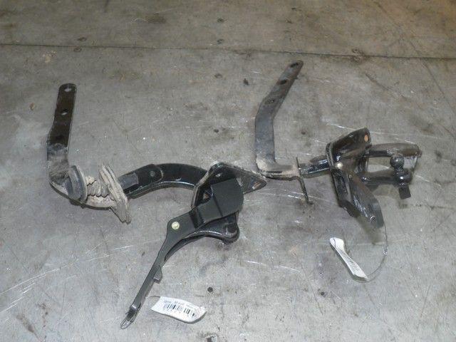 Петля крышки багажника 4HYQNE Volvo V70 - Фото 2