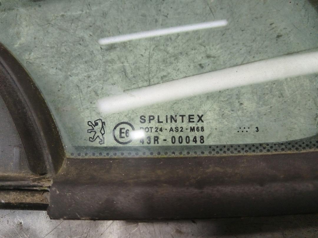 Стекло двери передней правой 3C5ZCO Peugeot 307 купить с доставкой