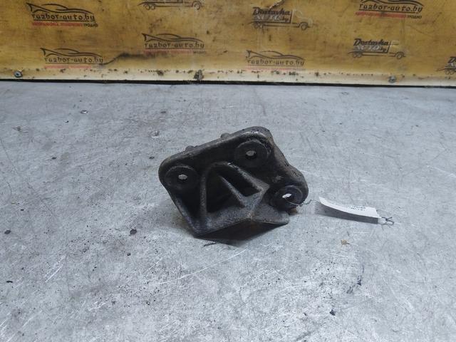 Кронштейн КПП 7P5OER Opel Ascona - Фото 1