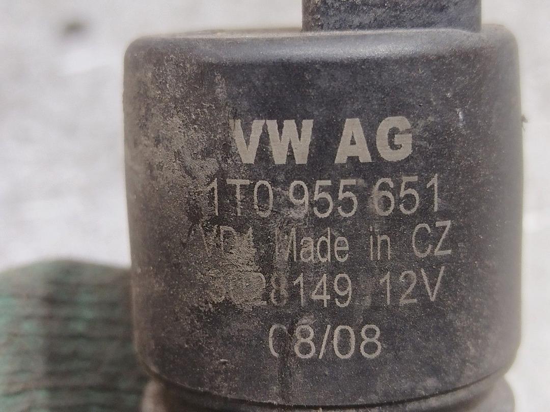 Насос (моторчик) омывателя стекла Z91J73 Volkswagen Jetta - Фото 4