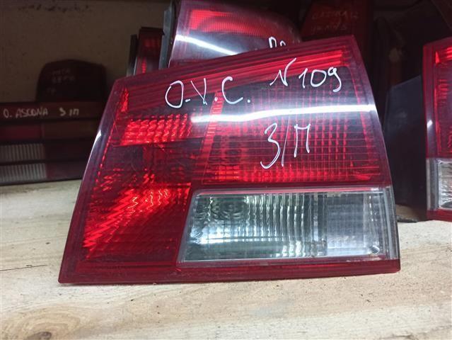 Фонарь крышки багажника правый 9E5D73 Opel Vectra