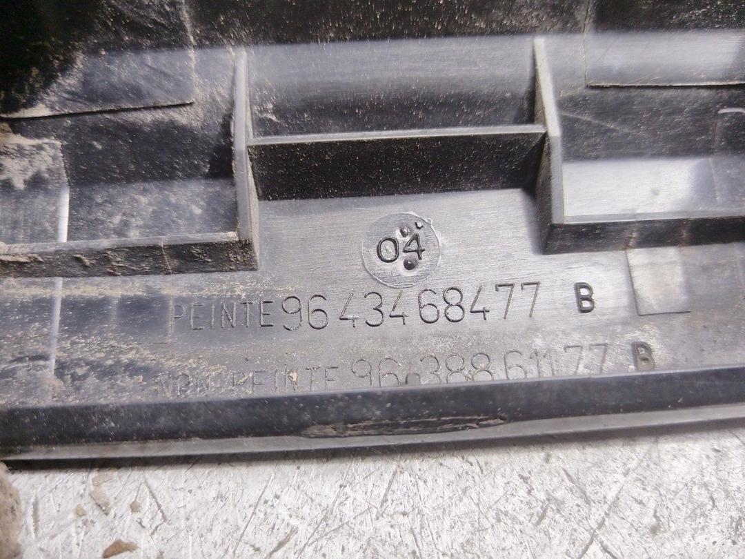 Накладка подсветки номера 0PI5WH Citroen C3 купить в магазине запчастей бу