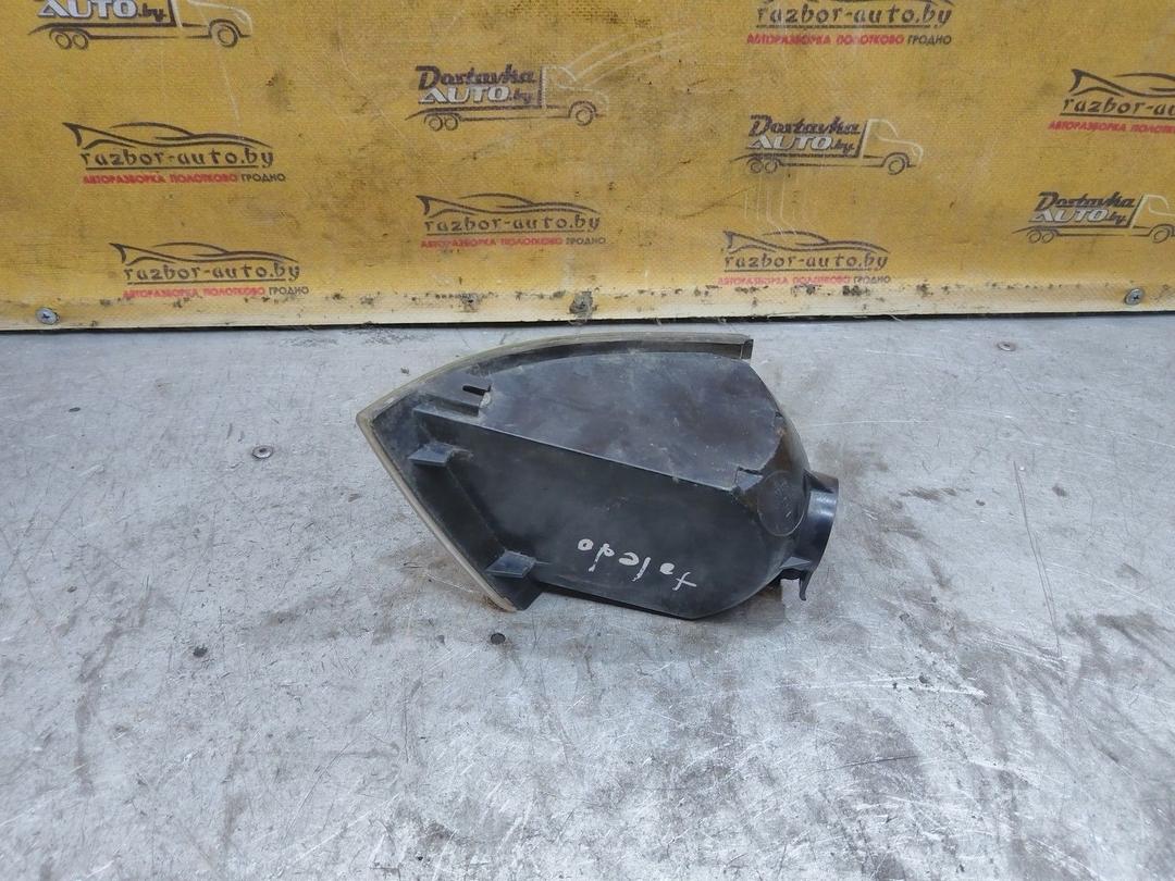 Поворотник левый VU2R36 Seat Toledo купить в магазине запчастей бу