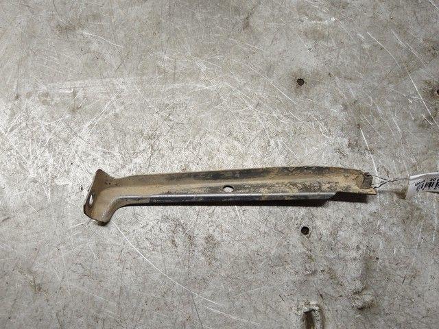 Кронштейн крепления крыла 0J8WV1 Audi 80 - Фото 2