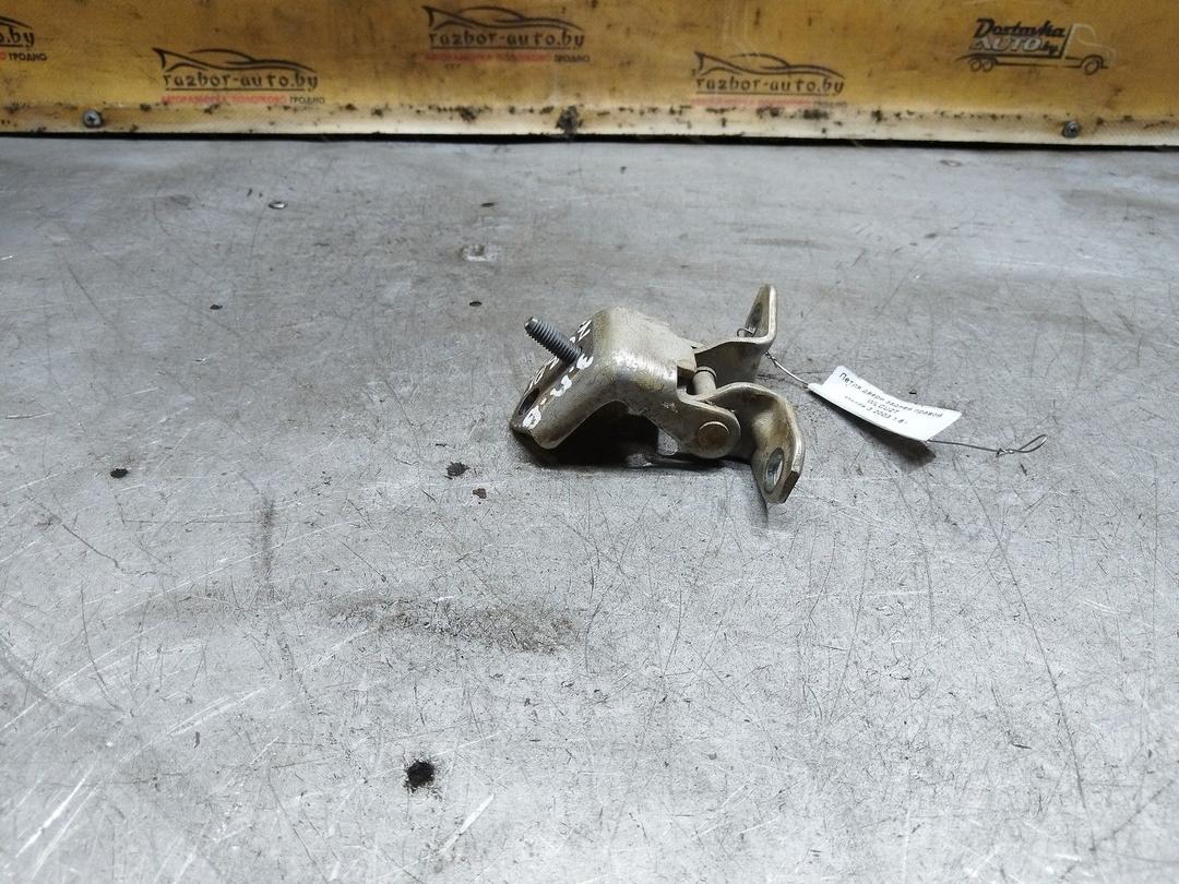 Петля двери задней правой WLCU2T Mazda 3