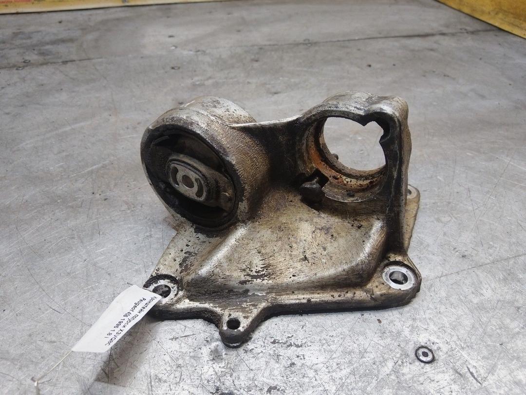 Кронштейн полуоси X3VQ8O Peugeot 406