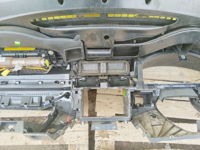 Панель передняя салона (торпедо) YYR700 Volkswagen Passat undefined