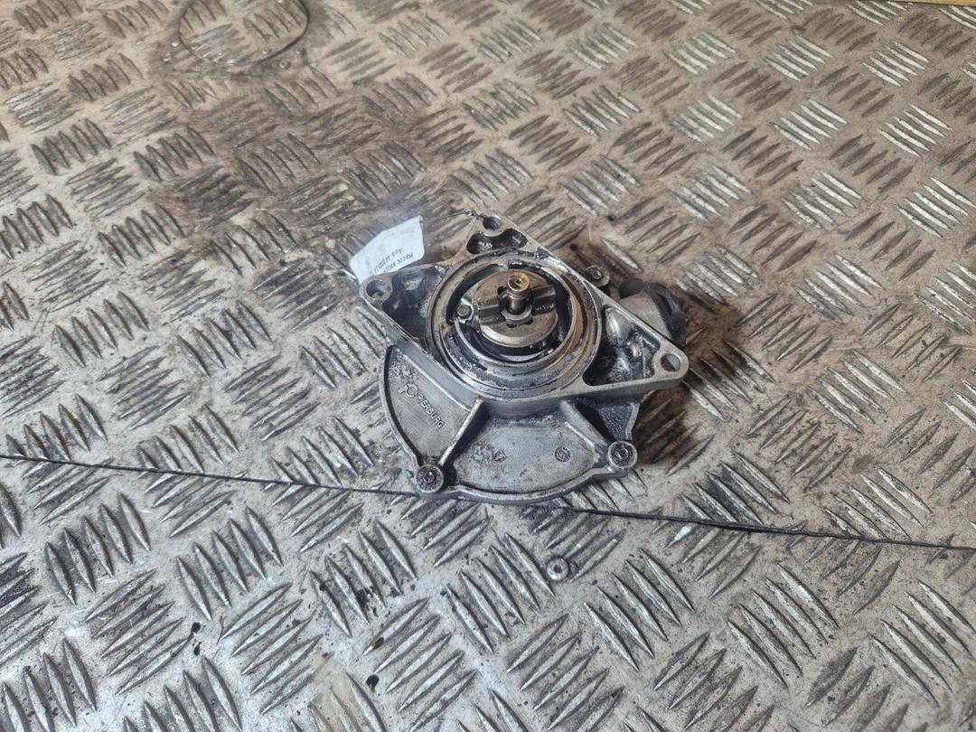 Насос вакуумный J2V7OQ Audi A4