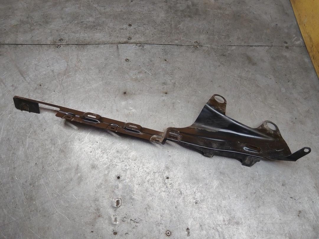 Кронштейн U8PQD2 Volkswagen Passat купить в магазине запчастей бу