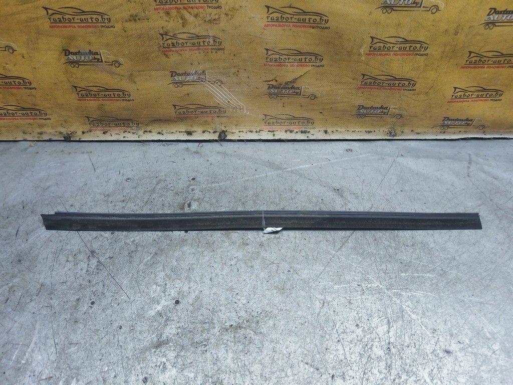 Молдинг стекла двери задней правой наружный 0Z1XG9 Audi 80 - Фото 2