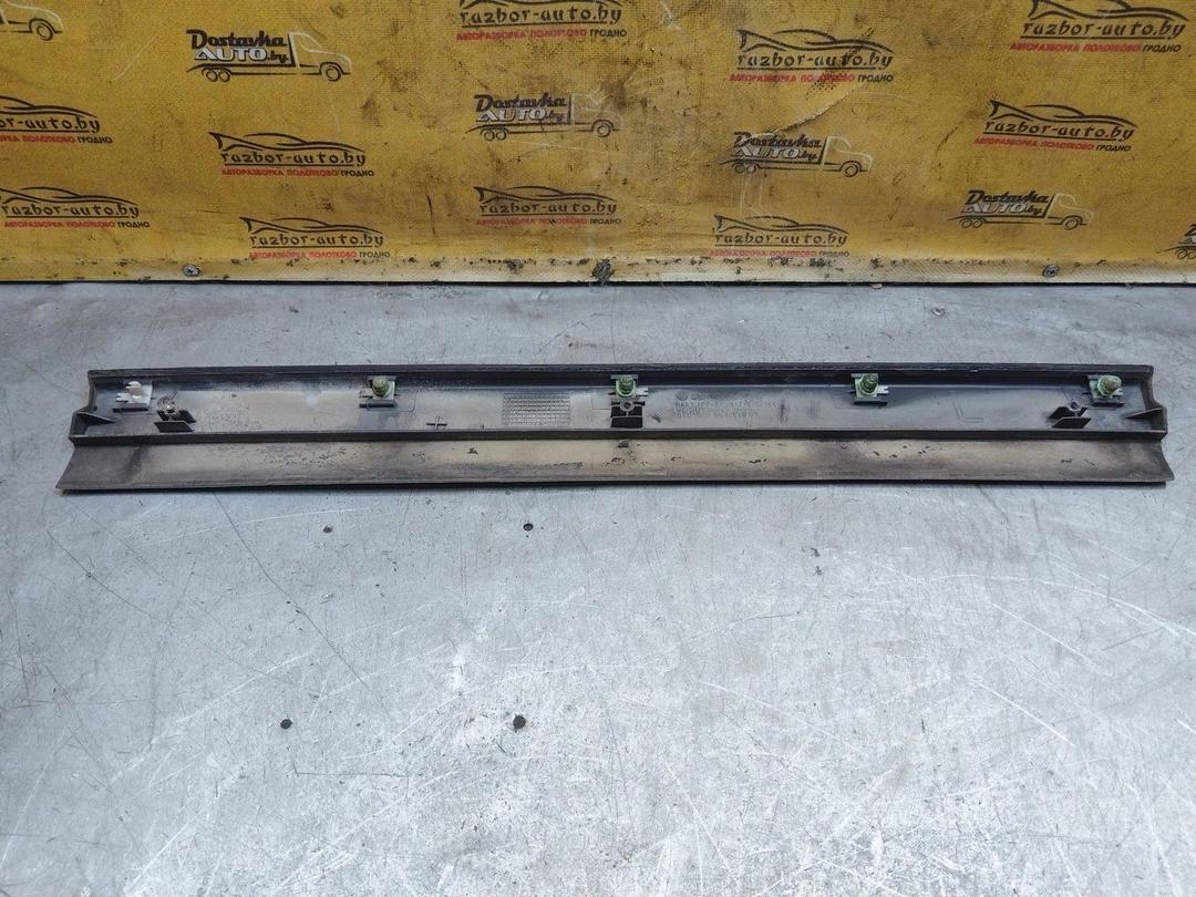 Молдинг двери задней левой 7JA085 Volkswagen Passat купить с доставкой