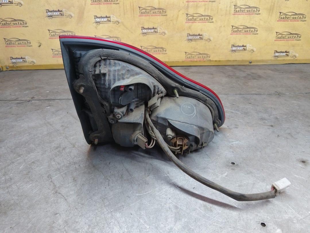 Фонарь крышки багажника правый ZKXGAA Toyota Avensis Verso - Фото 2