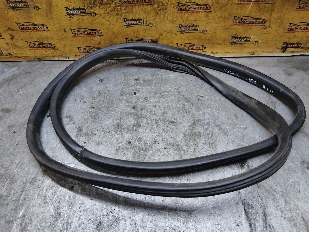 Уплотнитель двери передней правой E90164 Hyundai Getz купить на авторазборке